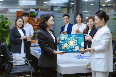 Giải pháp quà tặng trung thu cho doanh nghiệp: Cùng Han Mooncake “trao trân quý, gửi tâm giao”
