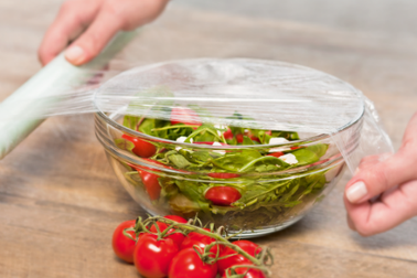 Sử dụng màng bảo quản thực phẩm thế nào để tránh “lợi bất cập hại”