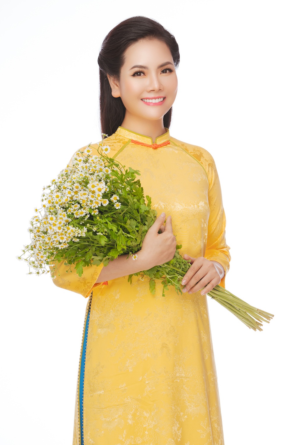 Lương Nguyệt Anh tiết lộ lý do không mời em gái tham gia liveshow đầu tiên - 1 Lương Nguyệt Anh tiết lộ lý do không mời em gái tham gia liveshow đầu tiên - 1