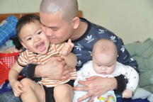 Sự hồi sinh kỳ diệu của gia đình ở tận cùng đau đớn khi mất liên tiếp 2 con