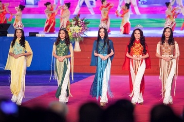 Nữ hoàng Trang sức “đọ sắc” cùng Hoa khôi Thể thao