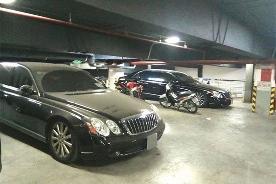 Xót xa nhìn loạt xe Mercedes-Benz đắt đỏ bị vứt xó ở Hà Nội - 3 Xót xa nhìn loạt xe Mercedes-Benz đắt đỏ bị vứt xó ở Hà Nội - 3