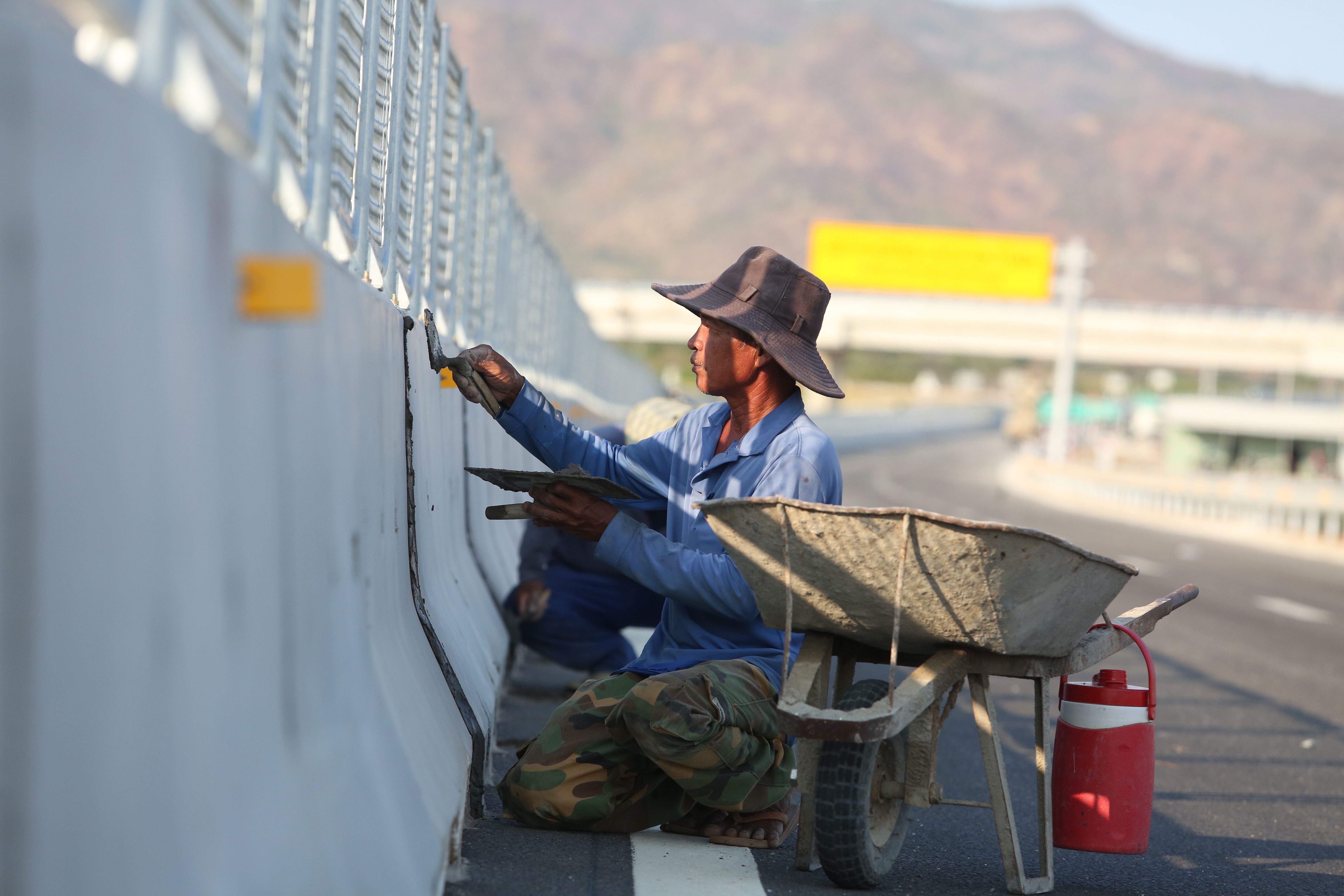 Cam Lam - Vinh Hao Expressway passing through wind power fields is about to open to traffic - 13