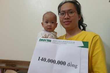 Bé 10 tháng tuổi mắc tim bẩm sinh được bạn đọc giúp đỡ 140 triệu đồng