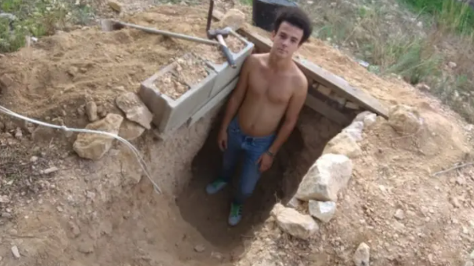 Sau một lần tranh cãi với cha mẹ, thanh niên đào hầm... suốt 6 năm - 1 Sau một lần tranh cãi với cha mẹ, thanh niên đào hầm... suốt 6 năm - 1