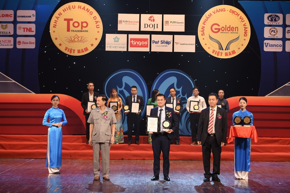 JVC đạt chứng nhận nhãn hiệu hàng đầu và dịch vụ vàng Việt Nam 2022 - 1 JVC đạt chứng nhận nhãn hiệu hàng đầu và dịch vụ vàng Việt Nam 2022 - 1