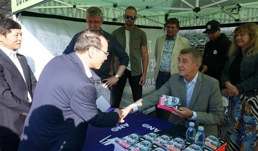 Thủ tướng Andrej Babis: Cộng đồng người Việt Nam là bộ phận không thể tách rời của xã hội Czech - 3 Thủ tướng Andrej Babis: Cộng đồng người Việt Nam là bộ phận không thể tách rời của xã hội Czech - 3