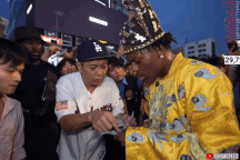 Streamer người Mỹ bị thu 1 triệu đồng cho 5 phút thuê xe điện ở TPHCM