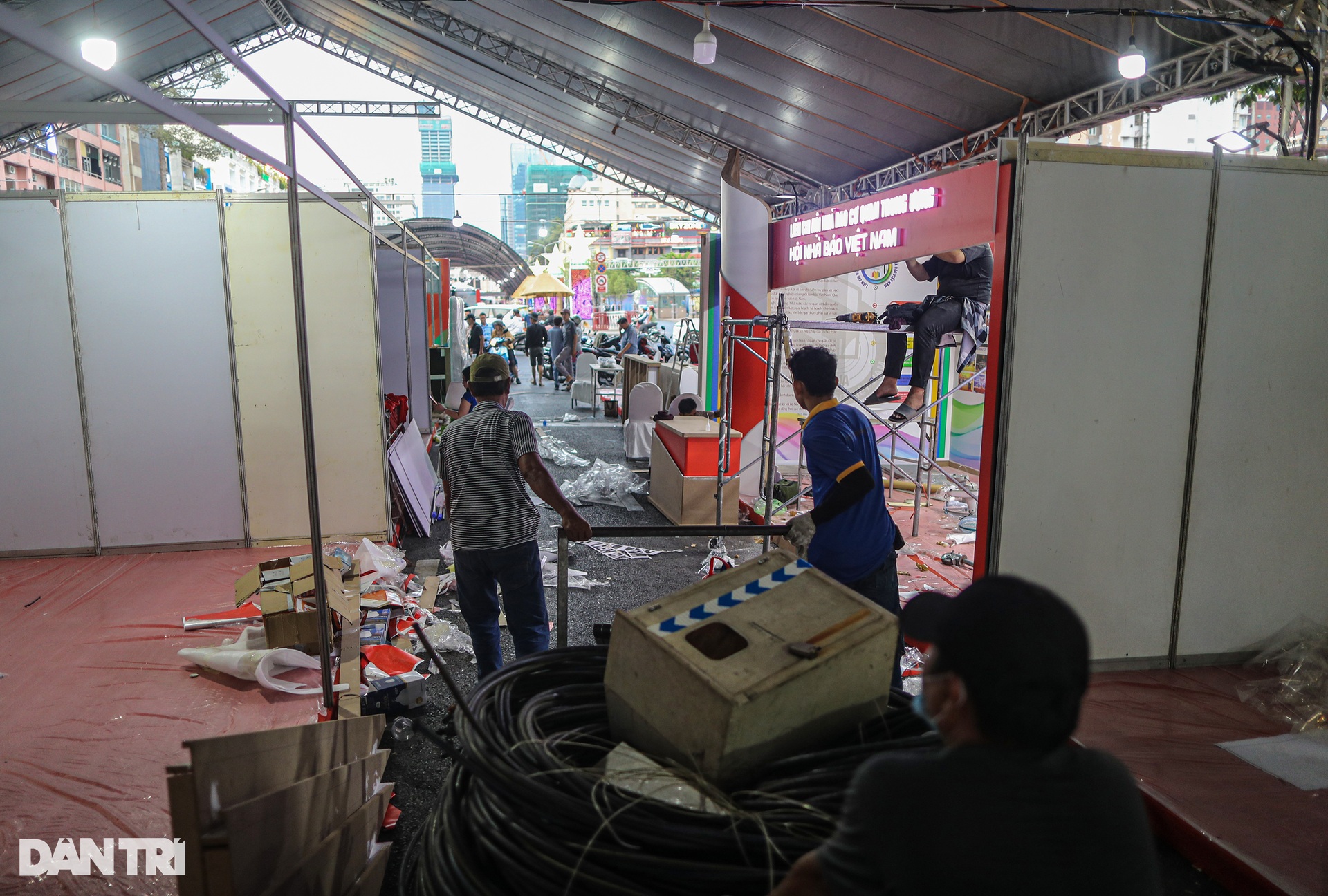 Báo Dân trí tất bật chuẩn bị cho Hội Báo toàn quốc 2024 - 4 Báo Dân trí tất bật chuẩn bị cho Hội Báo toàn quốc 2024 - 4