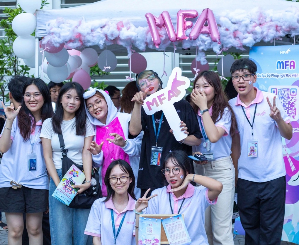 Các bạn trẻ Ngoại giao hào hứng tham gia ngày hội chào tân sinh viên - 1 Các bạn trẻ Ngoại giao hào hứng tham gia ngày hội chào tân sinh viên - 1