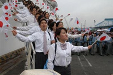 Tàu thanh niên Đông Nam Á cập cảng Nhà Rồng