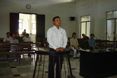 Phạt tù treo Trung úy công an dùng nhục hình tra hỏi nghi phạm