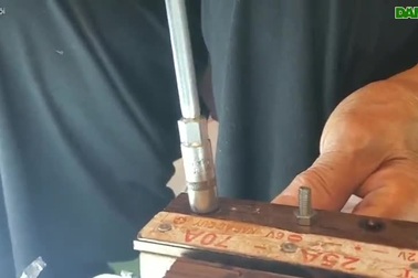 Chia sẻ của người phụ nữ làm nghề sửa ô tô