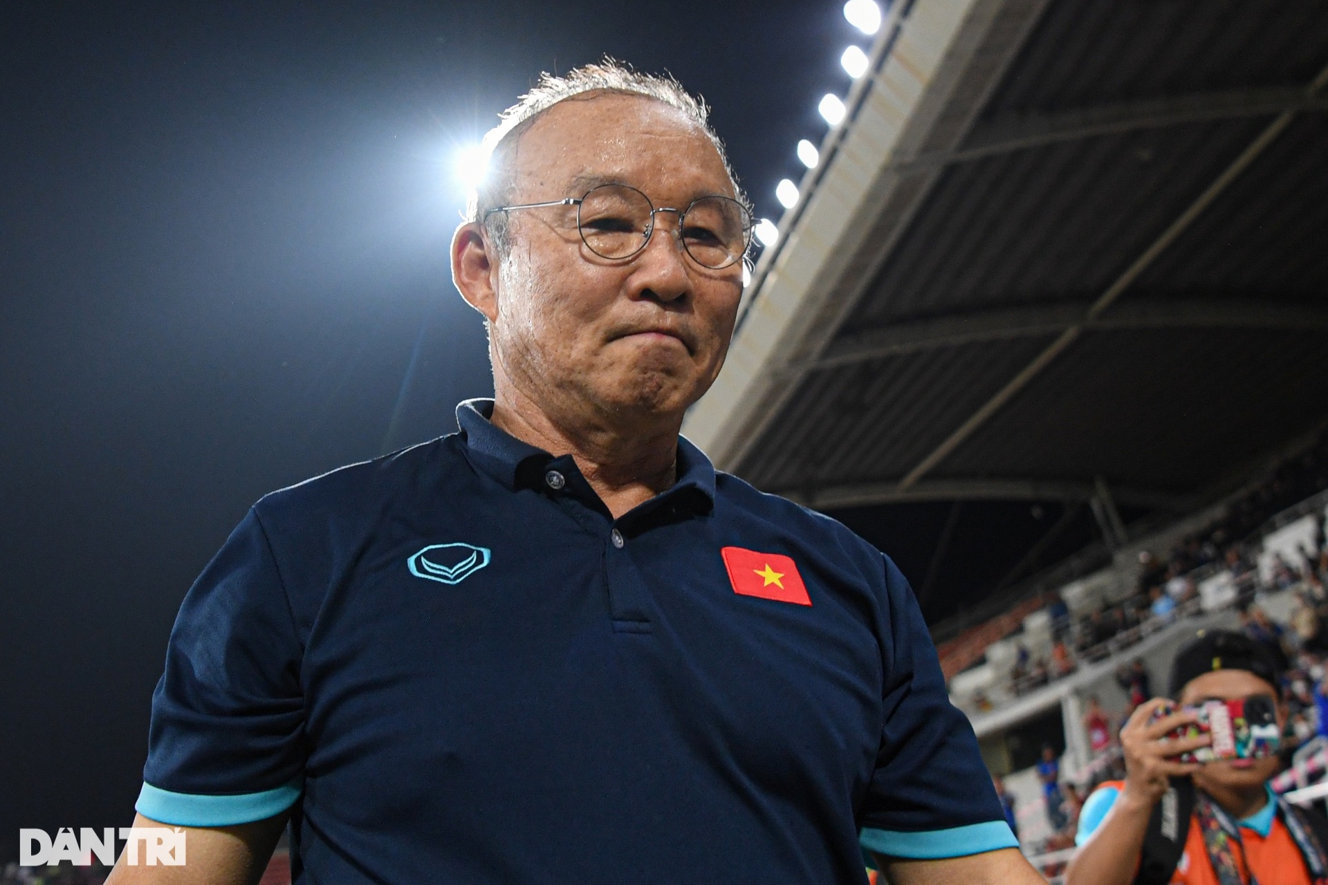 Khoảnh khắc cảm xúc của HLV Park ở trận đấu cuối cùng với tuyển Việt Nam - 16 Khoảnh khắc cảm xúc của HLV Park ở trận đấu cuối cùng với tuyển Việt Nam - 16