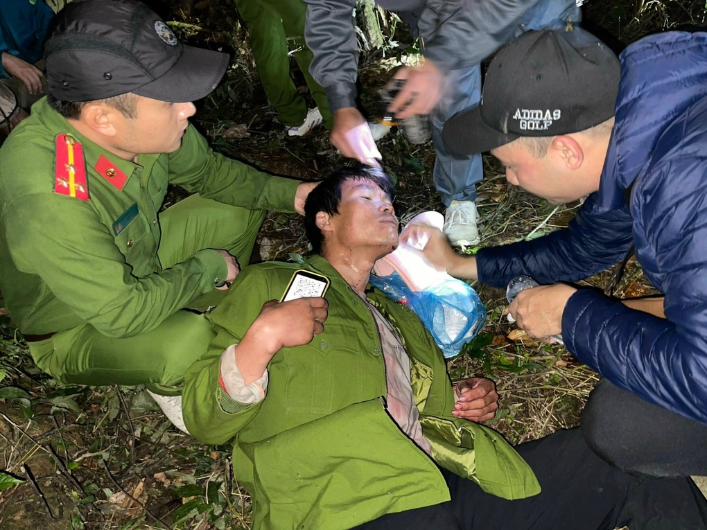 Phi công dù lượn bị rơi xuống rừng già Lai Châu - 2 Phi công dù lượn bị rơi xuống rừng già Lai Châu - 2