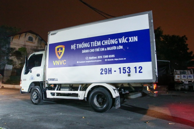 Cận cảnh những mũi tiêm vắc xin phòng dịch Covid-19 đầu tiên tại Việt Nam - 4 Cận cảnh những mũi tiêm vắc xin phòng dịch Covid-19 đầu tiên tại Việt Nam - 4