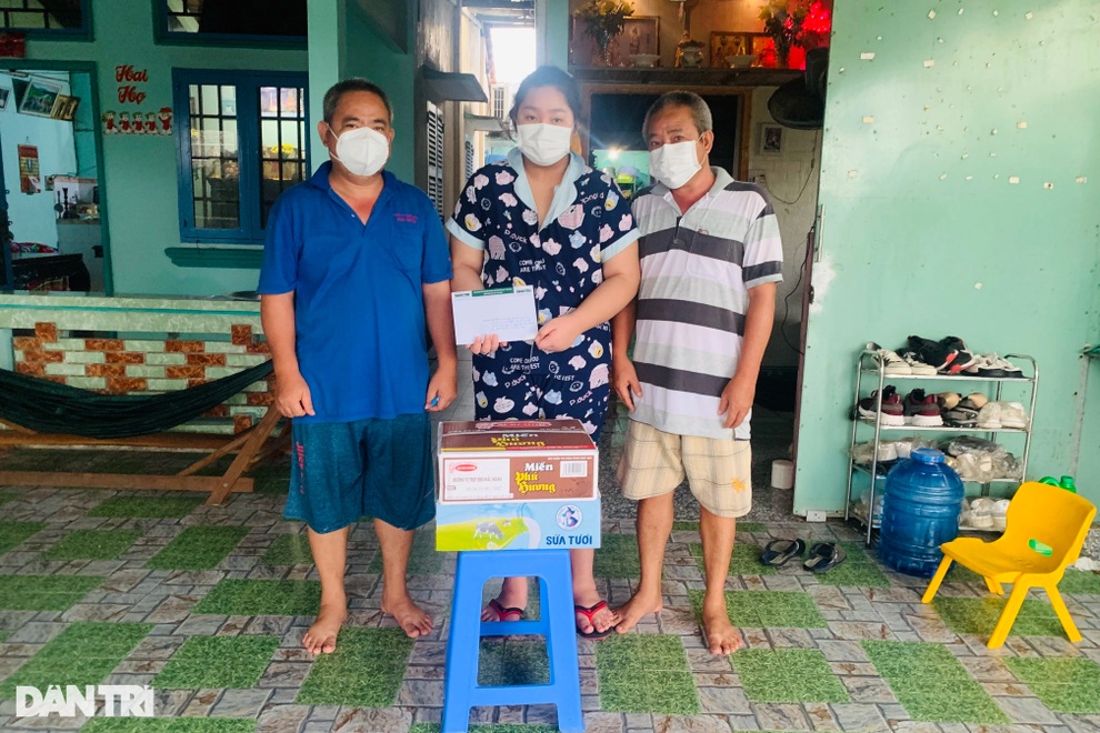 Bạn đọc Báo Dân trí chia sẻ với bé gái mất 5 người thân trong dịch Covid-19 - 2 Bạn đọc Báo Dân trí chia sẻ với bé gái mất 5 người thân trong dịch Covid-19 - 2
