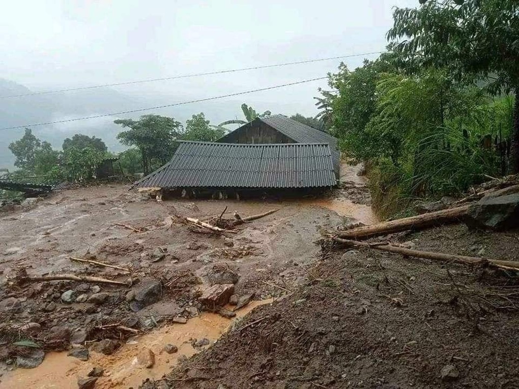 Mưa lũ lớn ở Yên Bái và Lai Châu, 6 người tử nạn - 2 Mưa lũ lớn ở Yên Bái và Lai Châu, 6 người tử nạn - 2