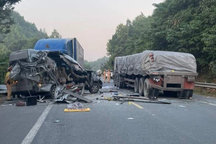 Lạng Sơn: Xe đi lễ gặp tai nạn liên hoàn, 5 người tử vong