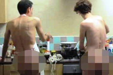 Khỏa thân... vào bếp