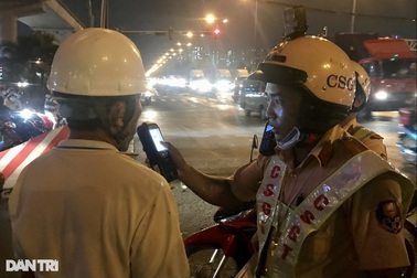 Người vi phạm nồng độ cồn "trốn" CSGT để nghĩ cách giảm tiền phạt