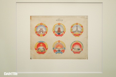 Trưng bày 200 tài liệu lưu trữ về Quốc huy Việt Nam