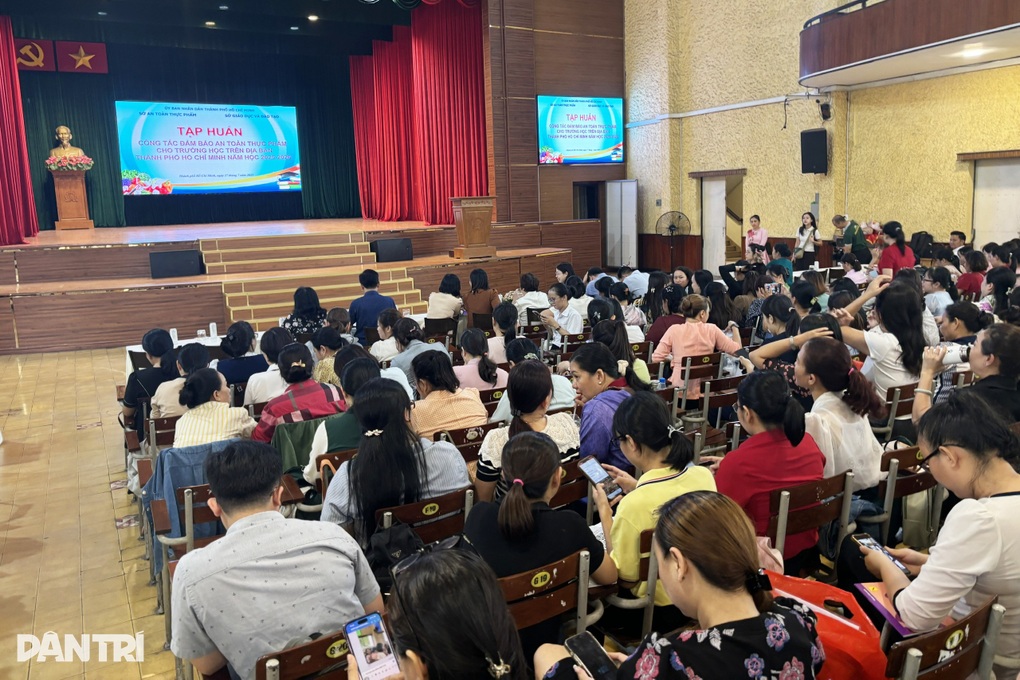 Giám đốc Sở ATTP TPHCM: “Họ núp ở khu dân cư, làm lén rất khó phát hiện” - 1 Giám đốc Sở ATTP TPHCM: “Họ núp ở khu dân cư, làm lén rất khó phát hiện” - 1