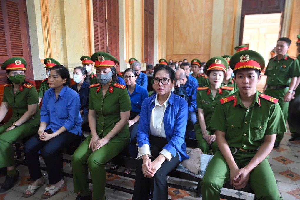 Cựu Tổng giám đốc SJC Lê Thúy Hằng xin chịu trách nhiệm người đứng đầu - 2 Cựu Tổng giám đốc SJC Lê Thúy Hằng xin chịu trách nhiệm người đứng đầu - 2