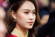 Người đẹp học giỏi Phùng Bảo Ngọc Vân tốt nghiệp Thạc sĩ điểm số cao