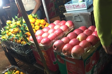 Táo Trung Quốc 10 ngàn đồng/kg và thông tin đáng sợ bên kia biên giới