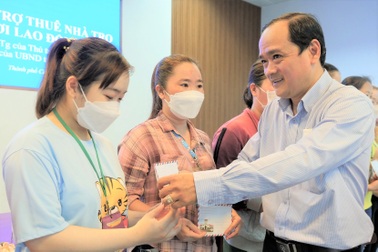 Hơn 2.000 lao động ở Cà Mau nhận tiền hỗ trợ thuê nhà