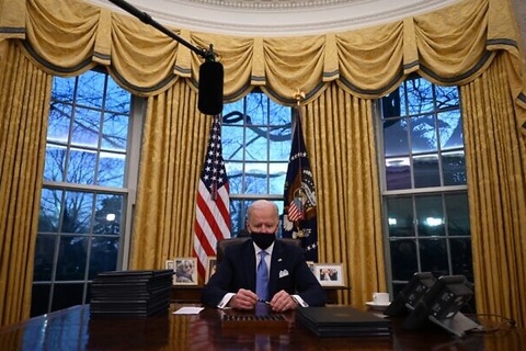 Ông Biden ví cuộc sống ở Nhà Trắng như trong "chiếc lồng vàng"