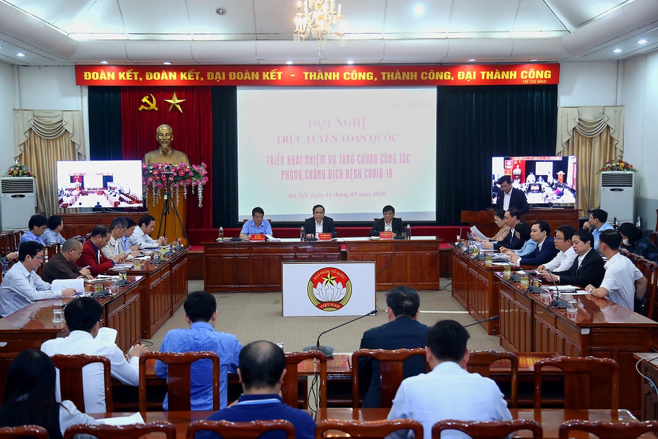 Thứ trưởng Bộ Y tế nói gì về quan điểm để Covid-19 tràn vào tạo miễn dịch? - 2 Thứ trưởng Bộ Y tế nói gì về quan điểm để Covid-19 tràn vào tạo miễn dịch? - 2