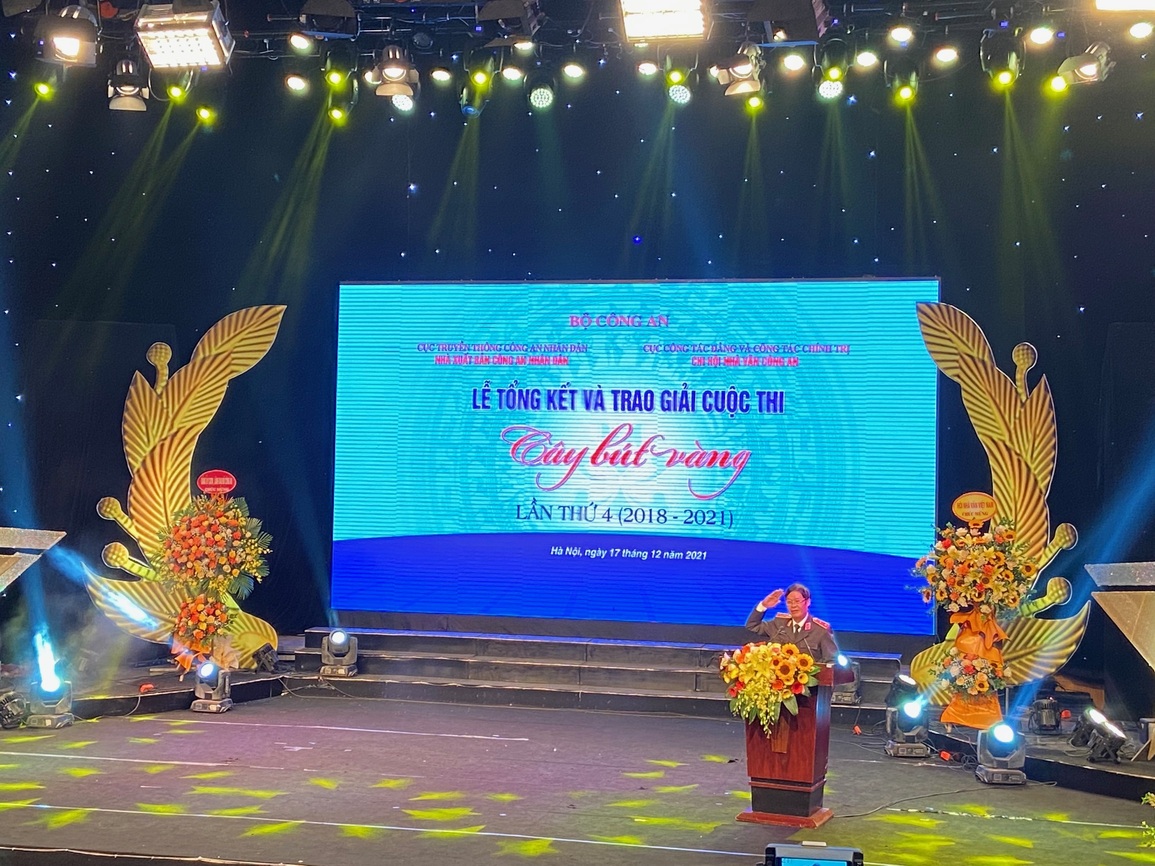 Rơi nước mắt những câu chuyện ở Lễ trao giải cuộc thi Cây bút vàng - 2 Rơi nước mắt những câu chuyện ở Lễ trao giải cuộc thi Cây bút vàng - 2