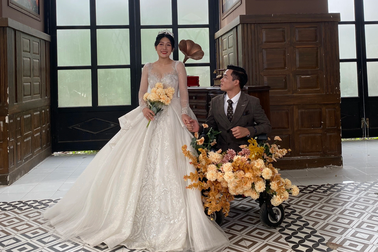 Chàng trai không chân cưới được vợ xinh sau 5 tháng yêu