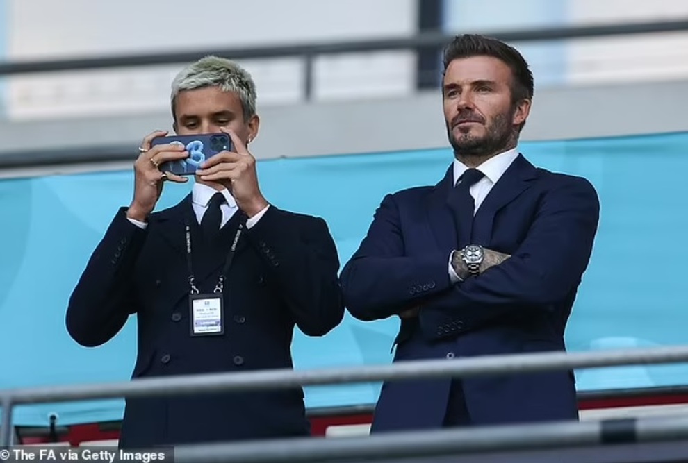 Hình ảnh bảnh bao của cha con David Beckham khi đi xem bóng đá - 2 Hình ảnh bảnh bao của cha con David Beckham khi đi xem bóng đá - 2