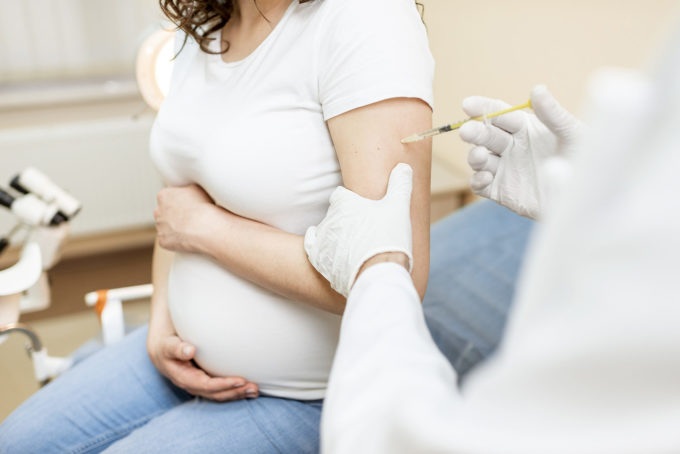 Phụ nữ mang thai nên tiêm phòng cúm càng sớm càng tốt để vaccine phát huy tác dụng bảo vệ tối đa. Ảnh: Natividad