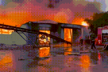 Cháy xưởng thức ăn chăn nuôi ở Quảng Bình, 100 tỷ đồng ra tro