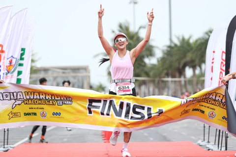 Nhiều vận động viên "bùng nổ" thành tích tại Aqua Warriors Halong Bay 2025