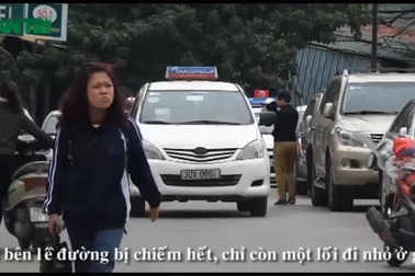 Bãi trông ôtô "nuốt" trọn một làn đường Hoàng Đạo Thúy kéo dài