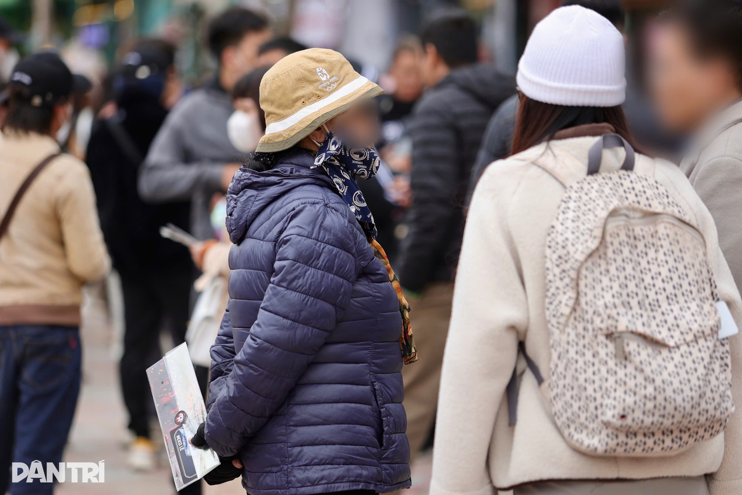 Οι πελάτες πληρώνουν 40 εκατομμύρια εισιτήρια ανά ζεύγος για το Anh Tai, αλλά οι άνθρωποι είναι αβοήθητοι επειδή δεν έχουν εισιτήρια - 2 Khách trả 40 triệu/cặp vé Anh tài, dân phe bất lực vì không có vé - 2