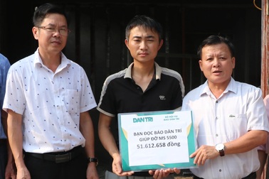 Trao gần 52 triệu đồng đến người đàn ông "thừa bệnh tật, thiếu đủ thứ"