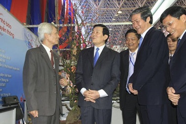 Đồng chí Trương Tấn Sang thăm Hội báo Xuân  