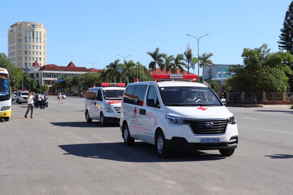 Tài xế xe cấp cứu 2 lần tình nguyện lao vào tâm dịch - 5 Tài xế xe cấp cứu 2 lần tình nguyện lao vào tâm dịch - 5