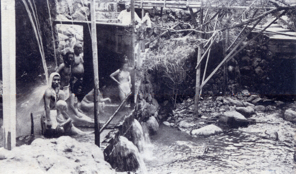 Những hình ảnh cực độc về onsen Nhật Bản xưa - 10