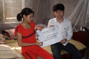 Trao 14 triệu đồng đến với người đàn bà góa chồng mắc trọng bệnh