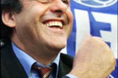 Michel Platini đả kích G14