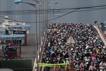 Kẹt xe "không lối thoát" trong sáng đầu tuần ở cửa ngõ TPHCM