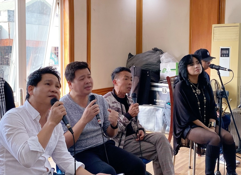 Nghệ sĩ Việt Hoàn lần đầu đưa con gái 11 tuổi lên sân khấu - 2 Nghệ sĩ Việt Hoàn lần đầu đưa con gái 11 tuổi lên sân khấu - 2