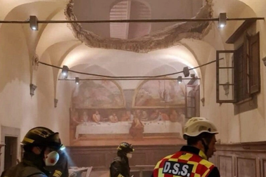 Sập trần tu viện cổ, khách dự lễ cưới bị rơi ngã từ độ cao 4 mét